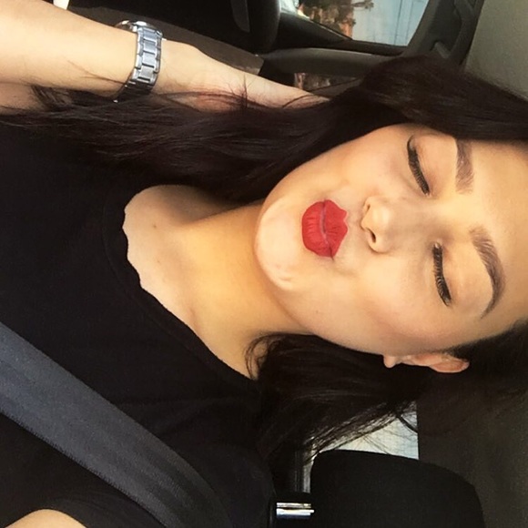 Meet your Posher, Cecile - Picture 1 of 1